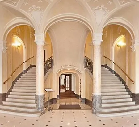 George Hotel