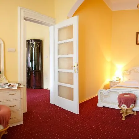 George Hotel