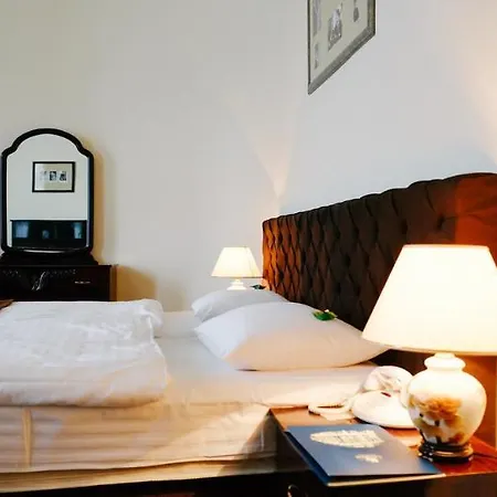 George Hotel
